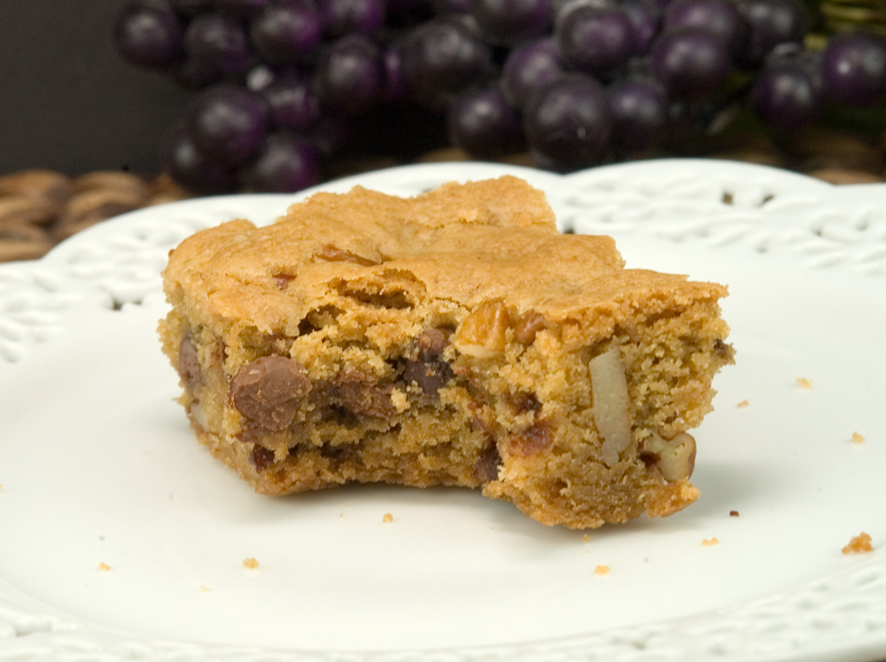 Chewy Chocolate Chip & Pecan Bars | afoodieaffair.com