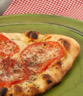White Tomato Garlic Pizza | afoodieaffair.com
