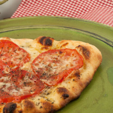 White Tomato Garlic Pizza | afoodieaffair.com