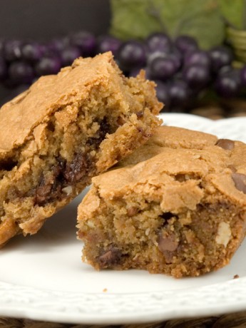 Chewy Chocolate Chip & Pecan Bars | afoodieaffair.com